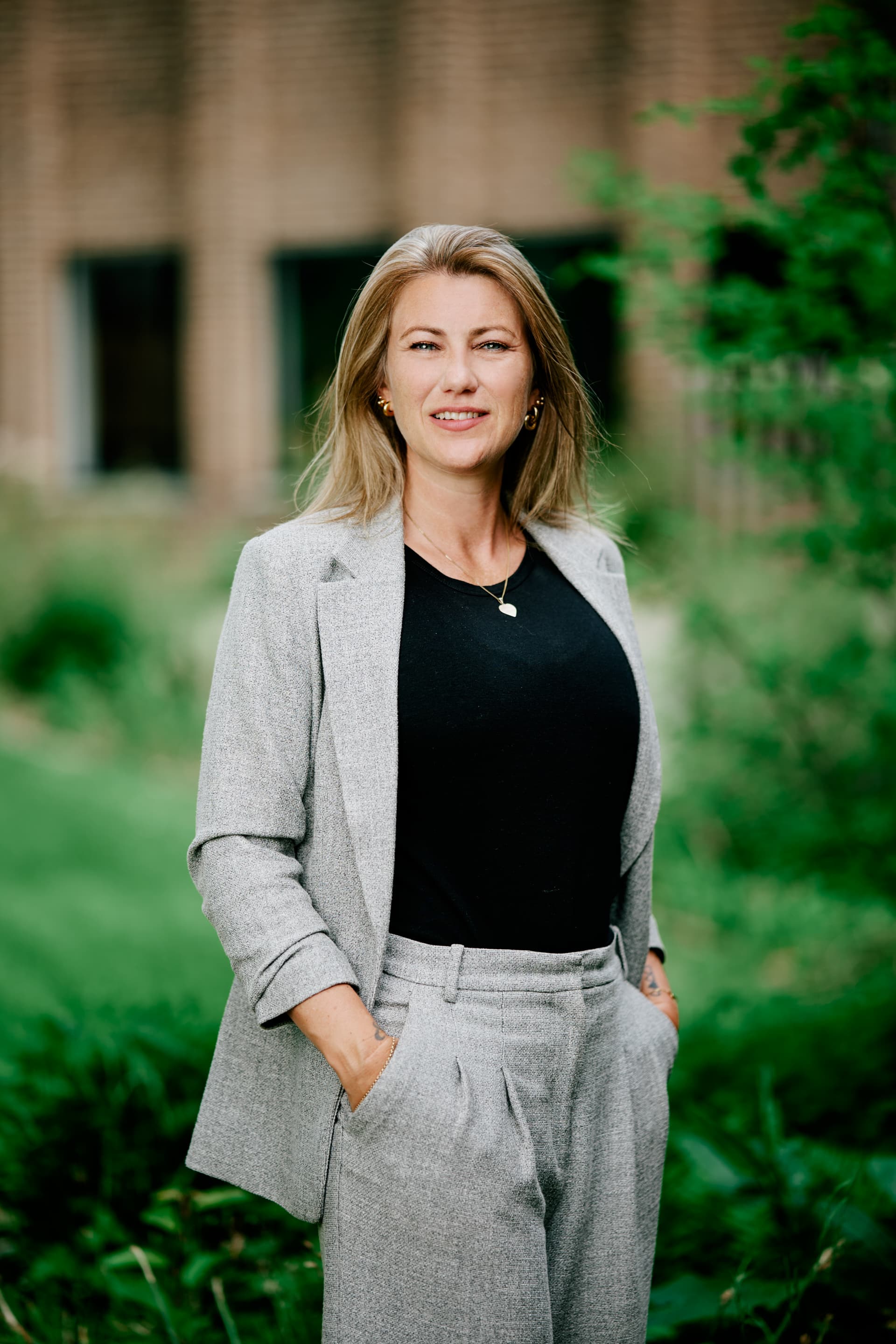 Anne, Sales Executive